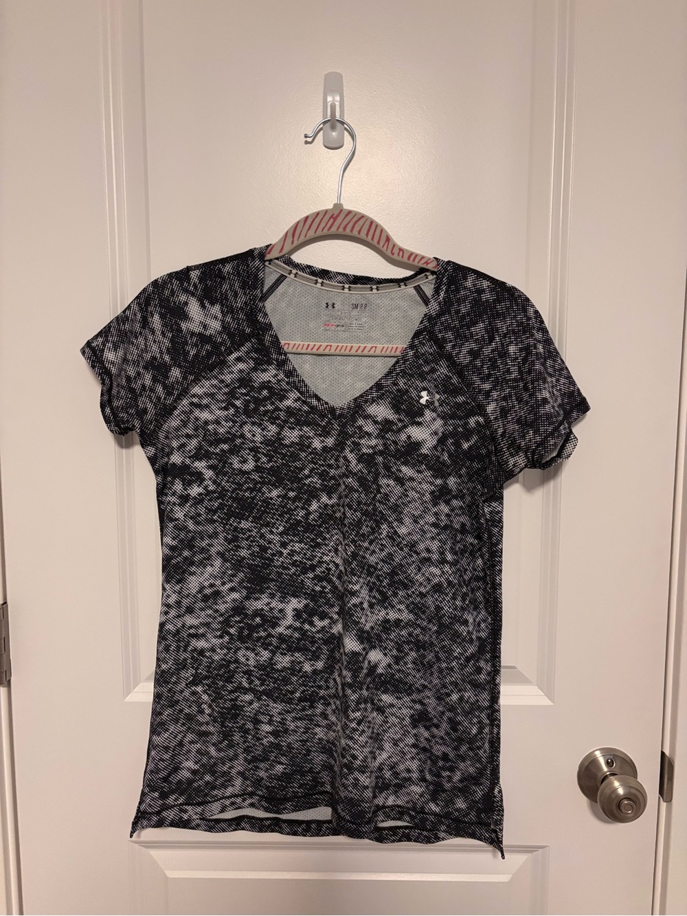Under Armour V-Neck Athletic Tee Black White